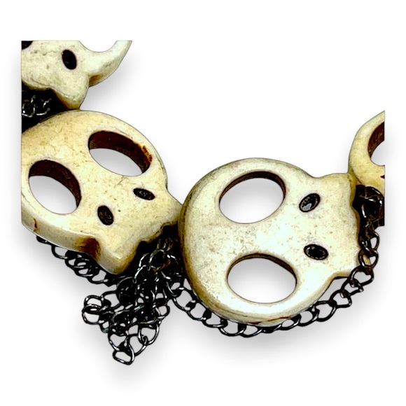 Signed Skull ivory color distressed stretch bracelet with mini chains - Picture 2 of 11